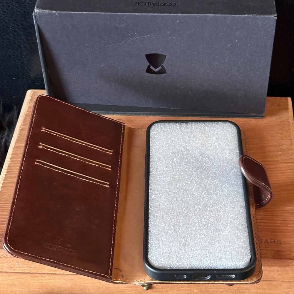 Cortailor Brown leather iPhone 12 credit card case removable magnetic phone case - Picture 4 of 11